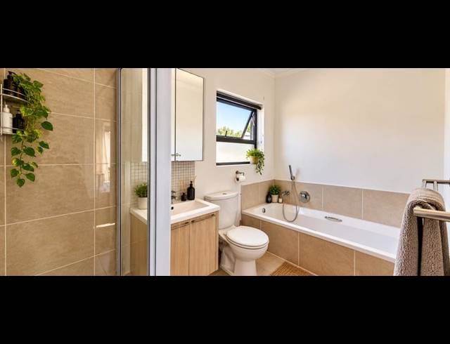 1 BEDROOM APARTMENT FOR SALE IN BRYANSTON